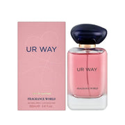 Edler, schwerer Glasflakon des Fragrance World Ur Way Eau de Parfum 100ml mit goldener Akzentuierung und luxuriösem Verschluss – exklusiv bei dinar.at
