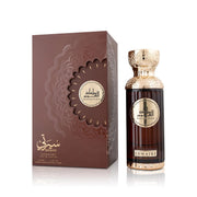 Luxuriöser, prunkvoll verzierter 100-ml-Flakon des Mamlakat Al Oud Seerati Lunaire Eau de Parfum für Damen und Herren vor neutralem Hintergrund.