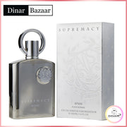 Die hochwertige, silberne Premium-Präsentationsbox des orientalisch-rauchigen Klassikers Afnan Supremacy Silver Eau de Parfum direkt neben dem edlen Flakon.