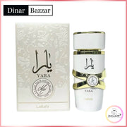 Luxuriöser weiß-goldener Flacon des Lattafa Yara Moi Eau de Parfum (100ml) vor edler, weißer Produktverpackung mit arabischer Schrift.